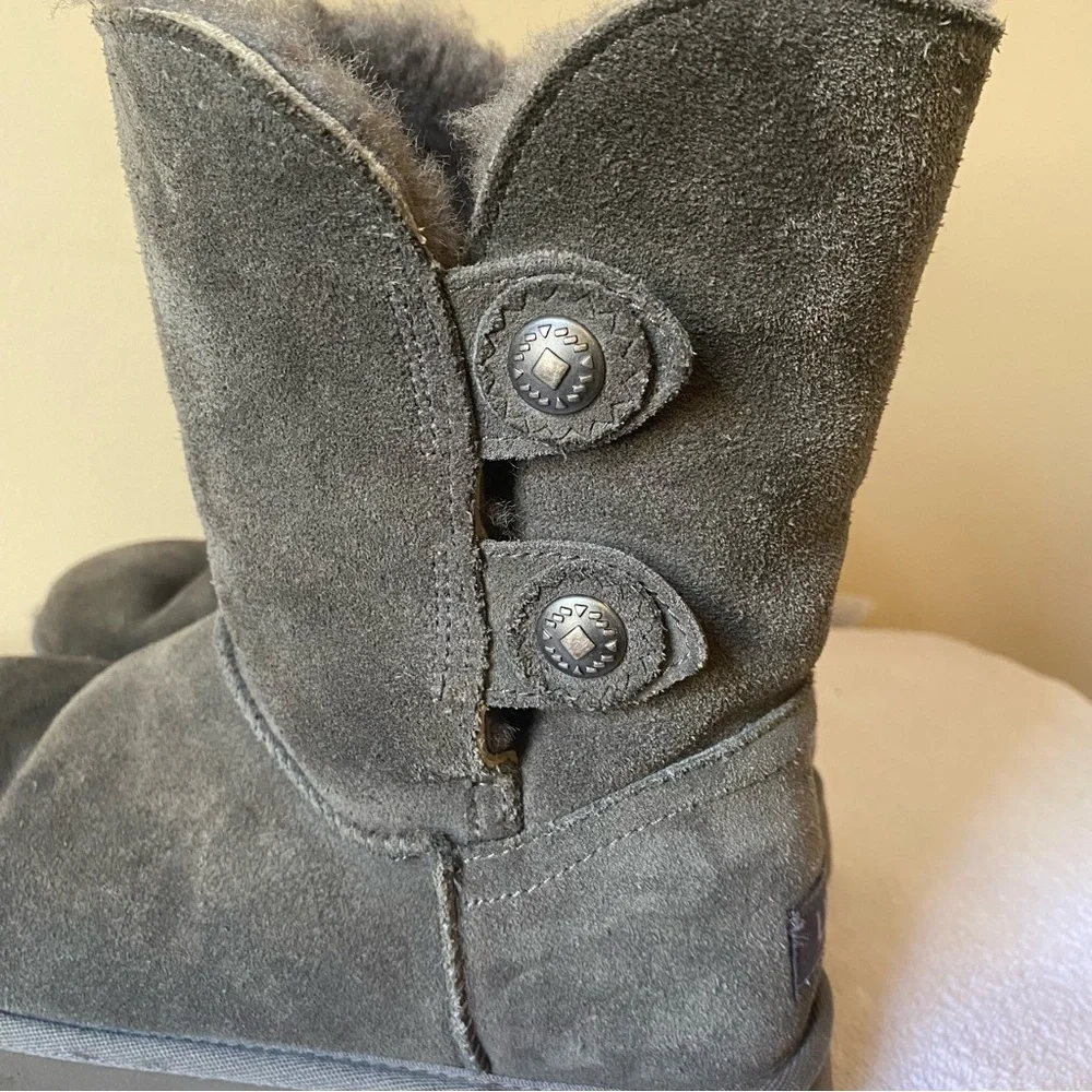 Women’s Gray Marciela Ugg Winter Boots Size 8 With Buttons